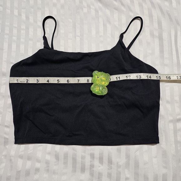 Stylish Black and White Women's Crop Tops - Picture 4 of 8